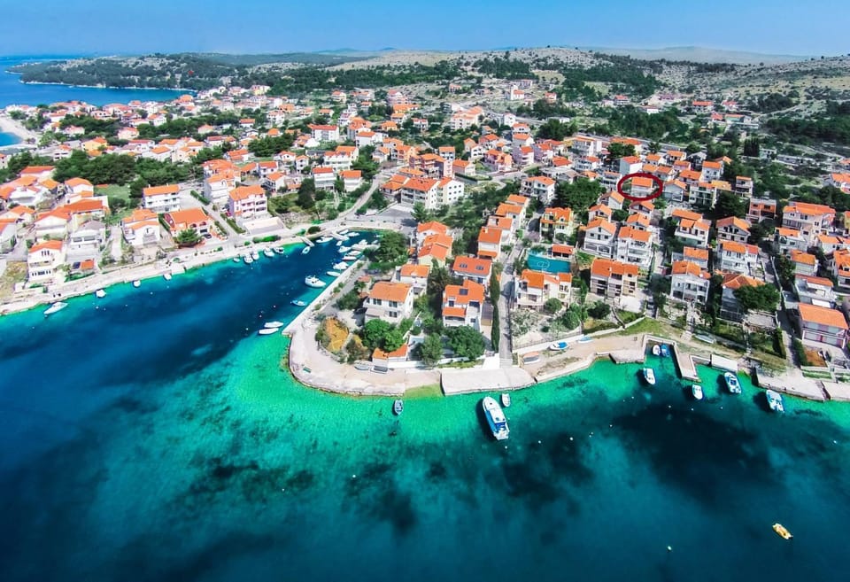Property building, Nearby landmark, Day, Natural landscape, Bird's eye view, Beach, City view, Lake view, Sea view