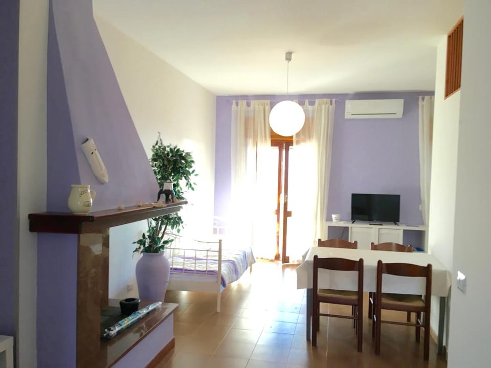 TV and multimedia, Coffee/tea facilities, View (from property/room), Living room, Seating area, Dining area, On site, City view, Sea view, Sea view