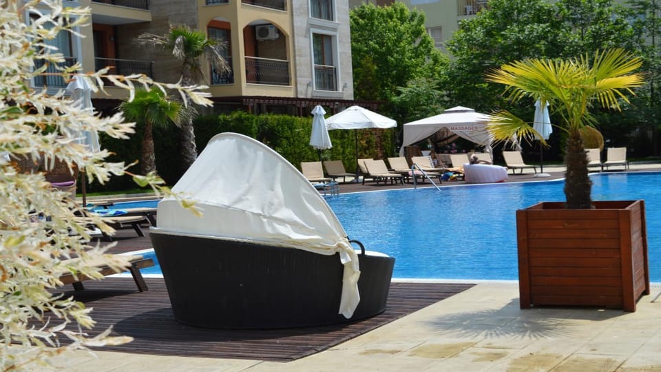 Patio, Swimming pool