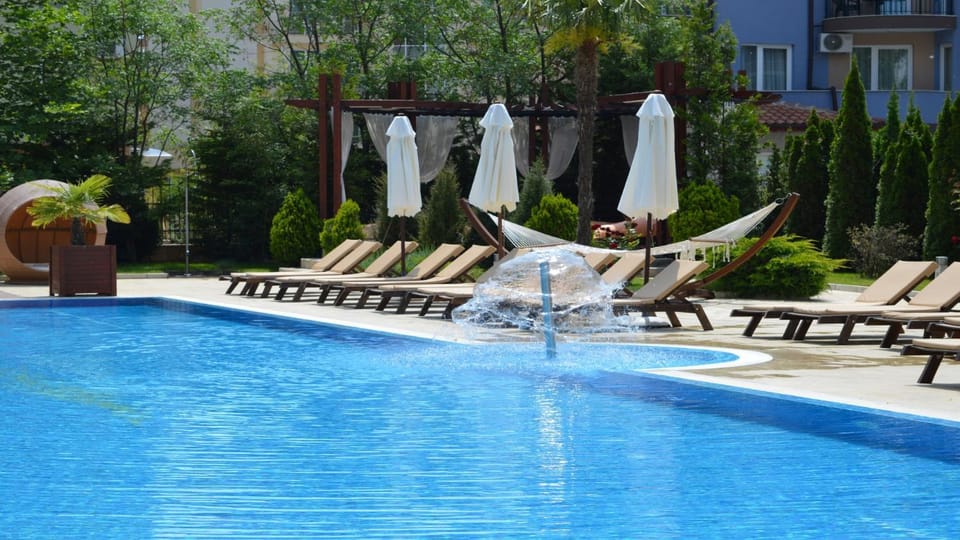 Swimming pool