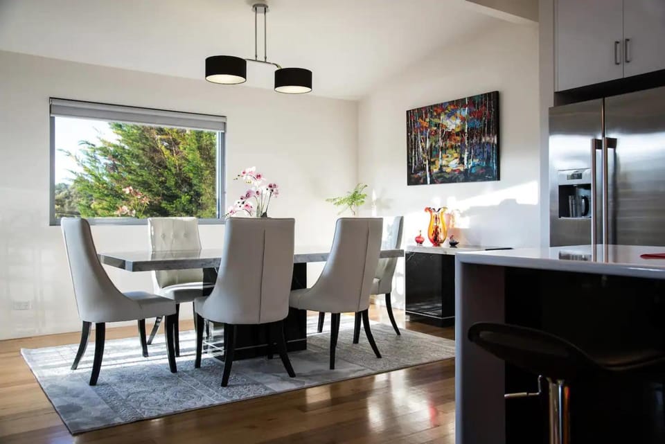 Dining area, Meals