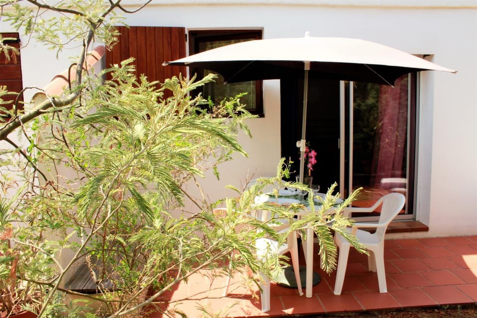 Patio, Natural landscape, Garden, Dining area, Garden view