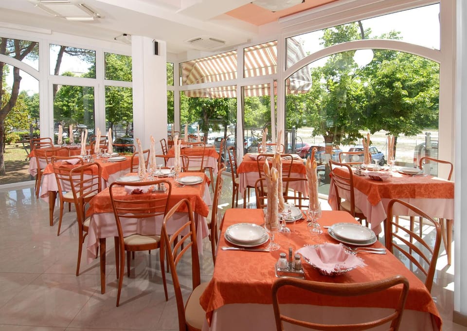 Restaurant/places to eat, Garden view, Lunch, Dinner