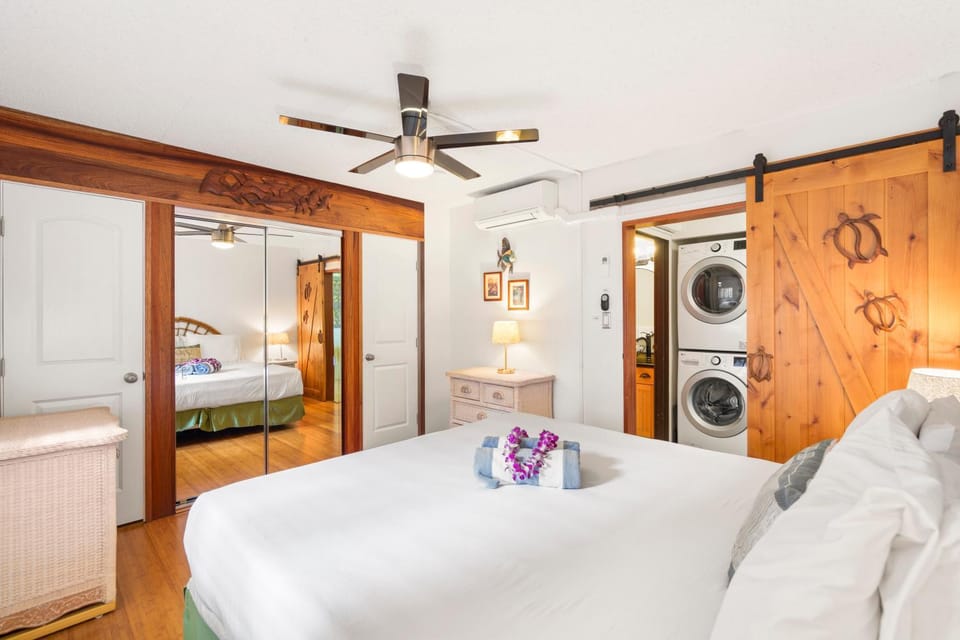 Bed, Bedroom, laundry