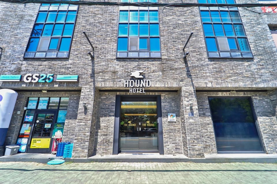 Property building, Facade/entrance