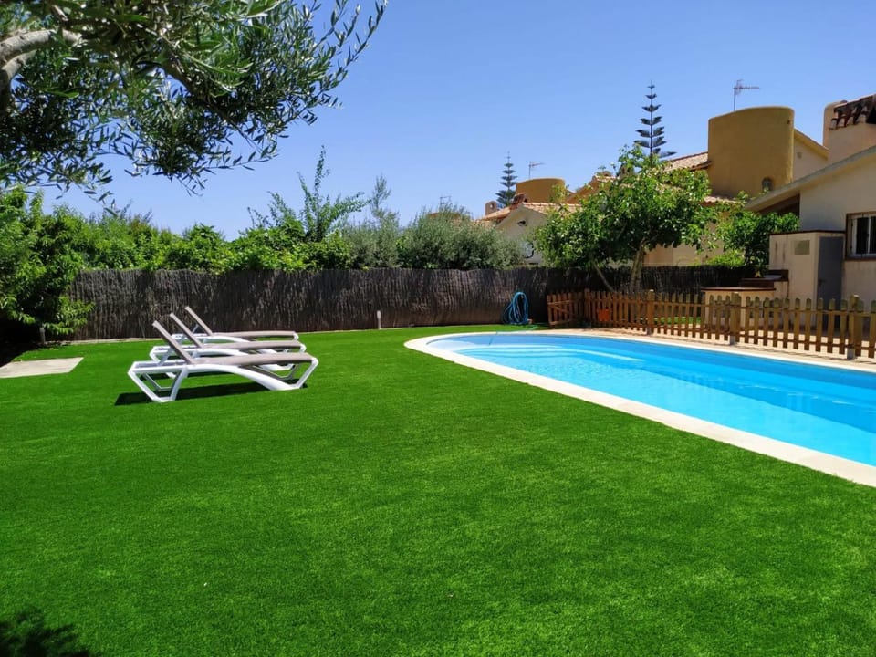 Garden, Garden view, Pool view, Swimming pool, sunbed