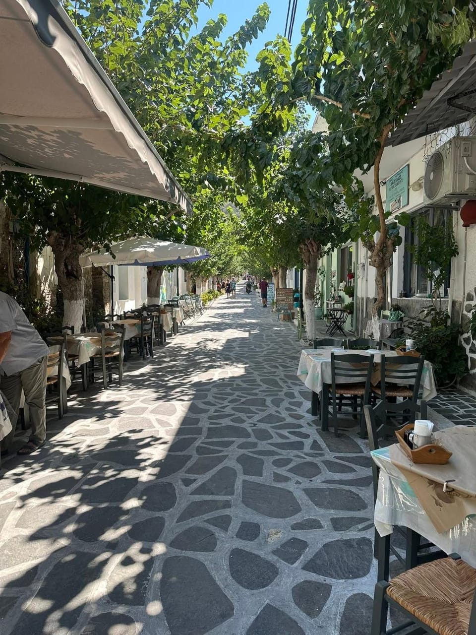 Restaurant/places to eat, Day, Street view