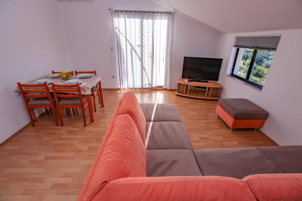 TV and multimedia, Living room, Seating area, Area and facilities