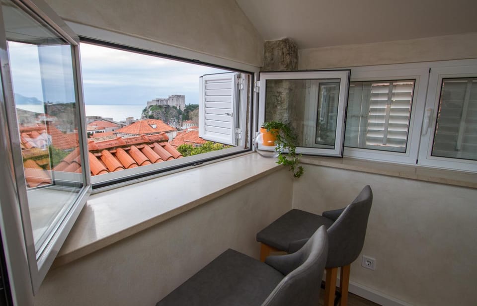 Living room, City view, Sea view