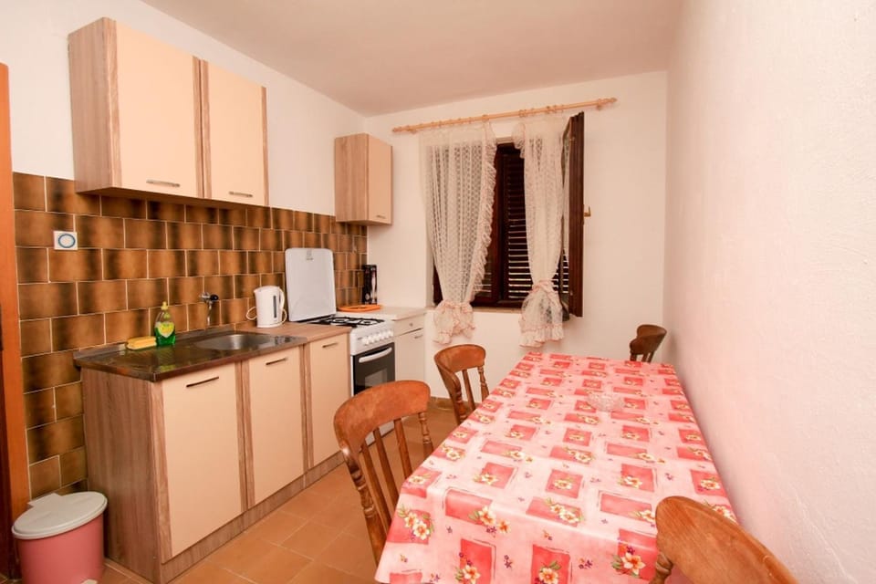 Coffee/tea facilities, Kitchen or kitchenette, Seating area