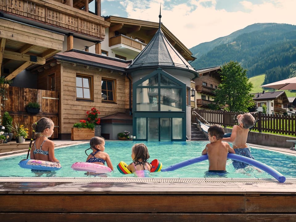 Swimming pool, children, Family