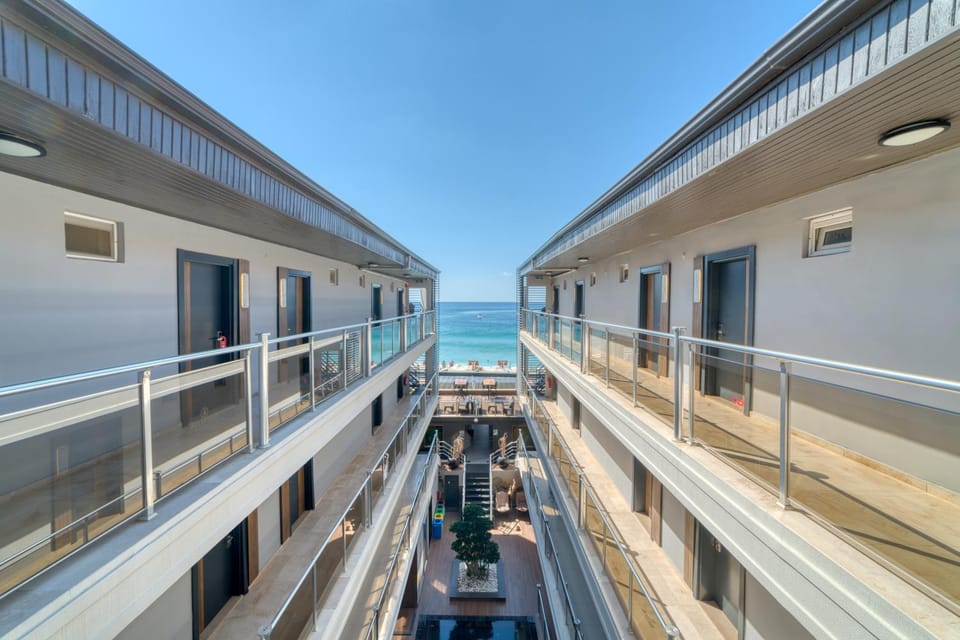 Natural landscape, Balcony/Terrace, Sea view