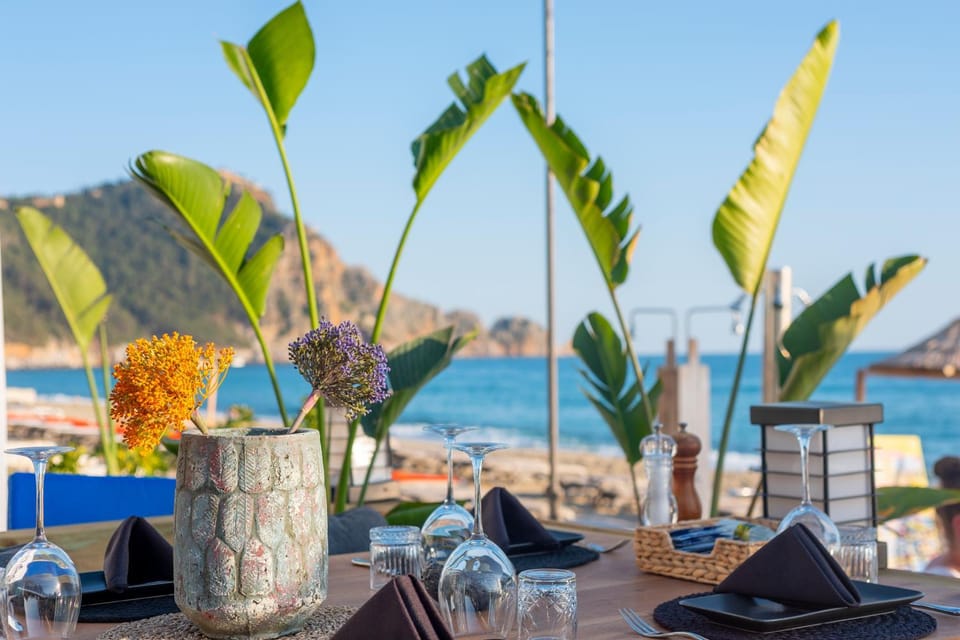 Restaurant/places to eat, Food and drinks, Beach