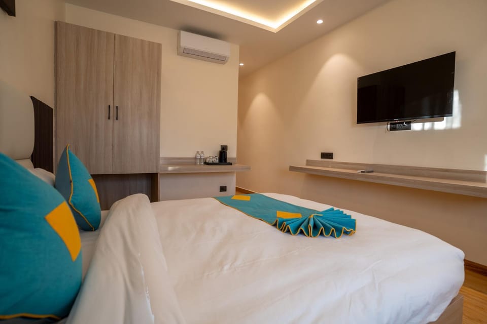 Bed, TV and multimedia, Photo of the whole room, air conditioner