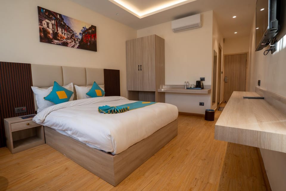 Bed, TV and multimedia, Photo of the whole room, Bedroom, wardrobe