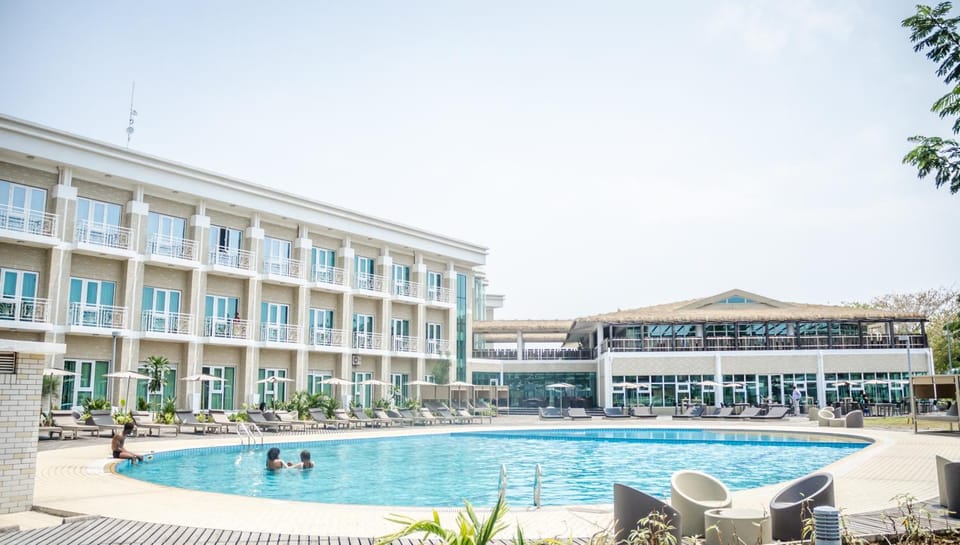 Property building, Facade/entrance, Swimming pool