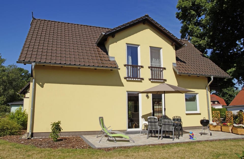 Property building, Balcony/Terrace, Seating area