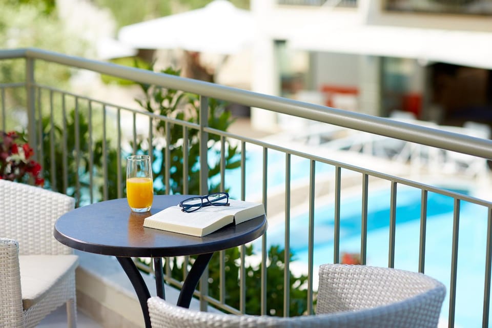 View (from property/room), Balcony/Terrace, Pool view, Swimming pool, Swimming pool