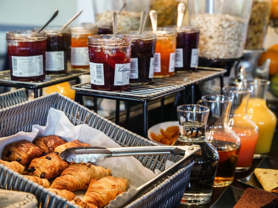Continental breakfast, Buffet breakfast