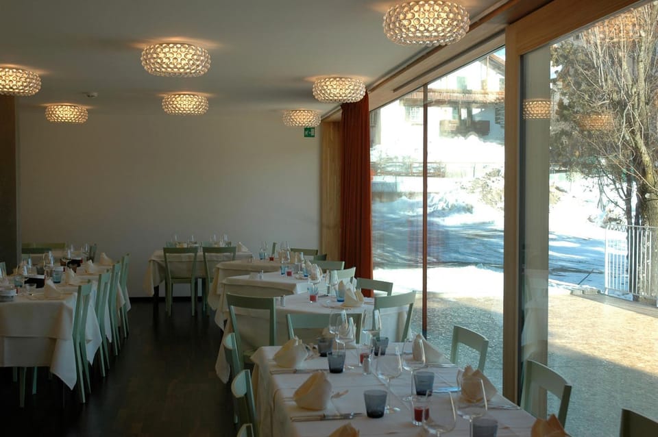 Restaurant/places to eat, Banquet/Function facilities