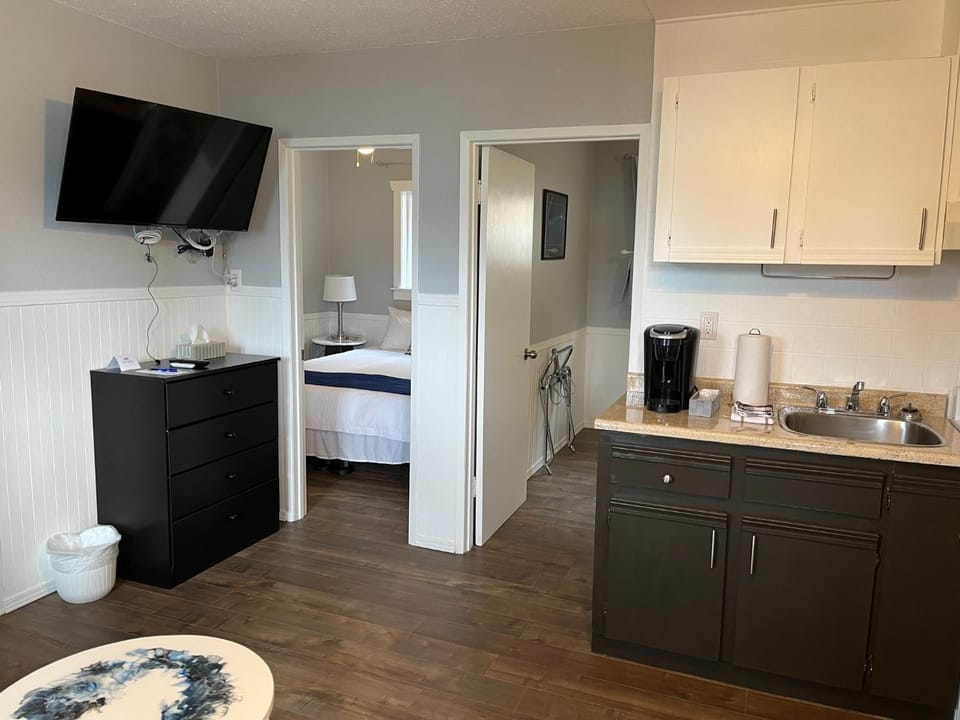 TV and multimedia, Kitchen or kitchenette, Living room, Bedroom