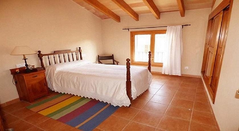 Bed, Photo of the whole room, Street view