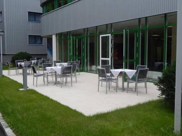 Patio, Restaurant/places to eat