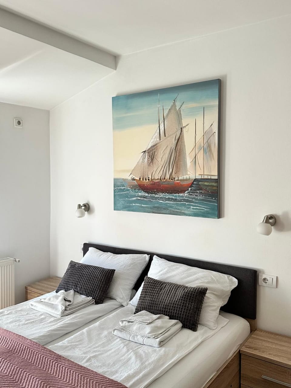 Bed, Photo of the whole room, Decorative detail