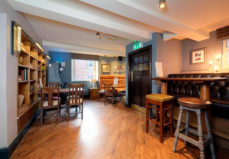 Restaurant/places to eat, Lounge or bar