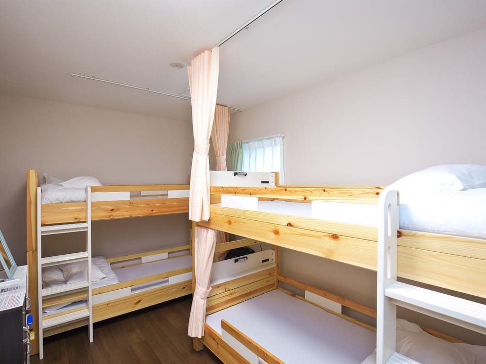 Bed, Photo of the whole room, bunk bed