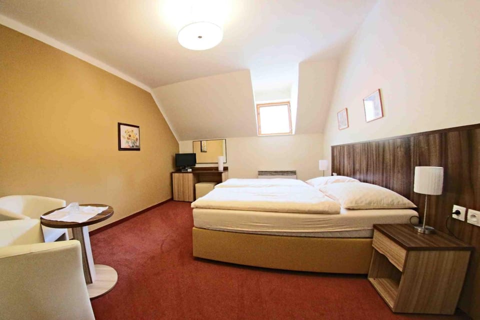 Bed, Photo of the whole room