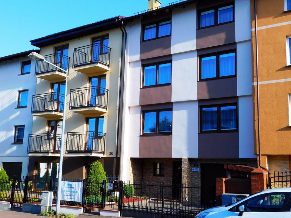 Property building, Location