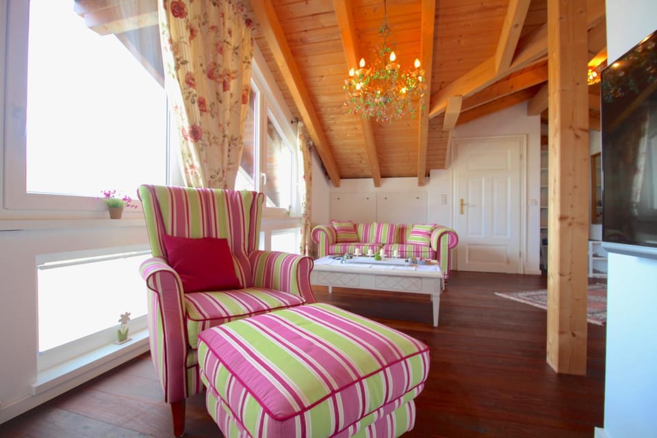 Living room, Photo of the whole room