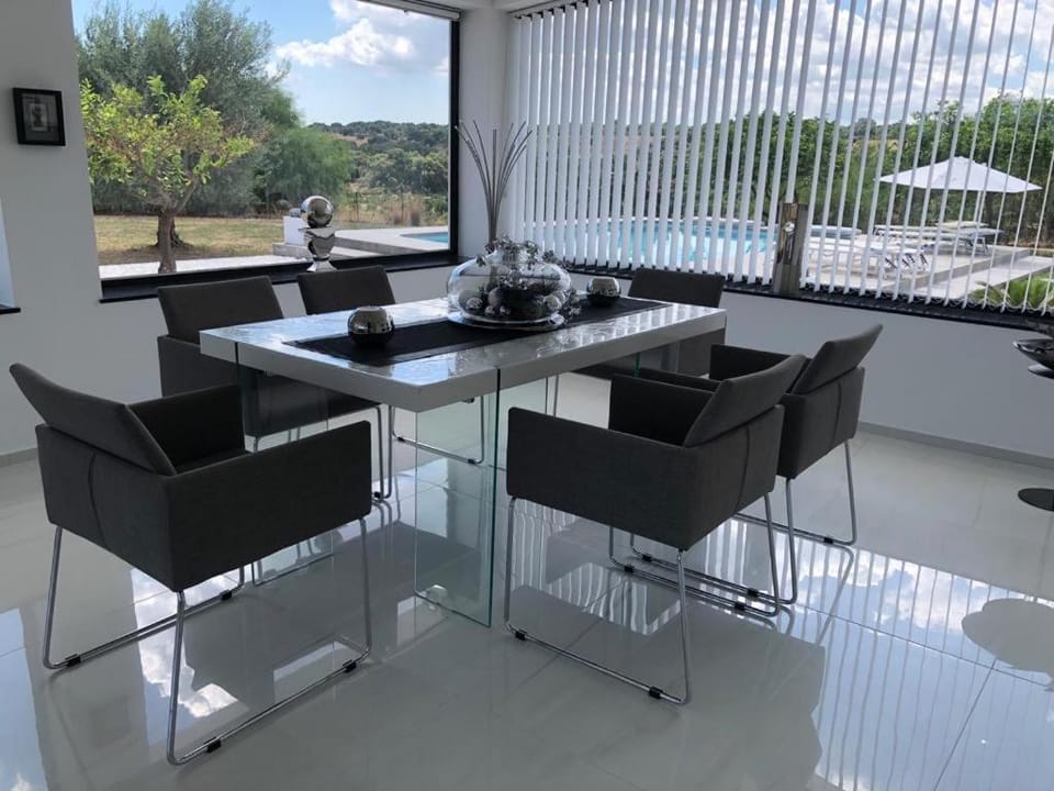 Dining area, Lunch
