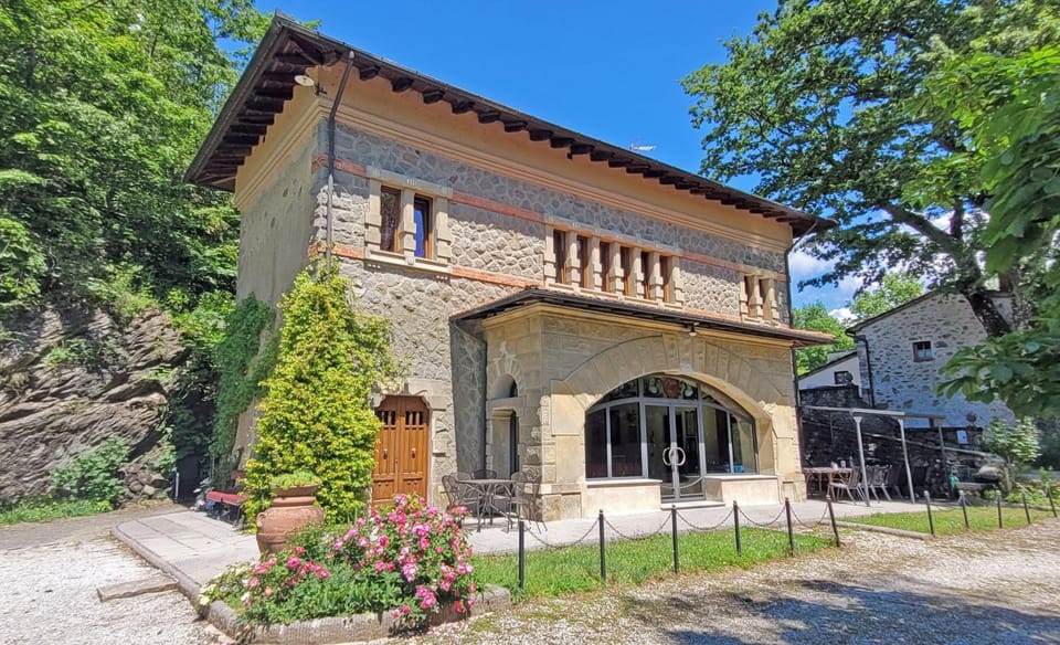 Property building, Facade/entrance, Spring