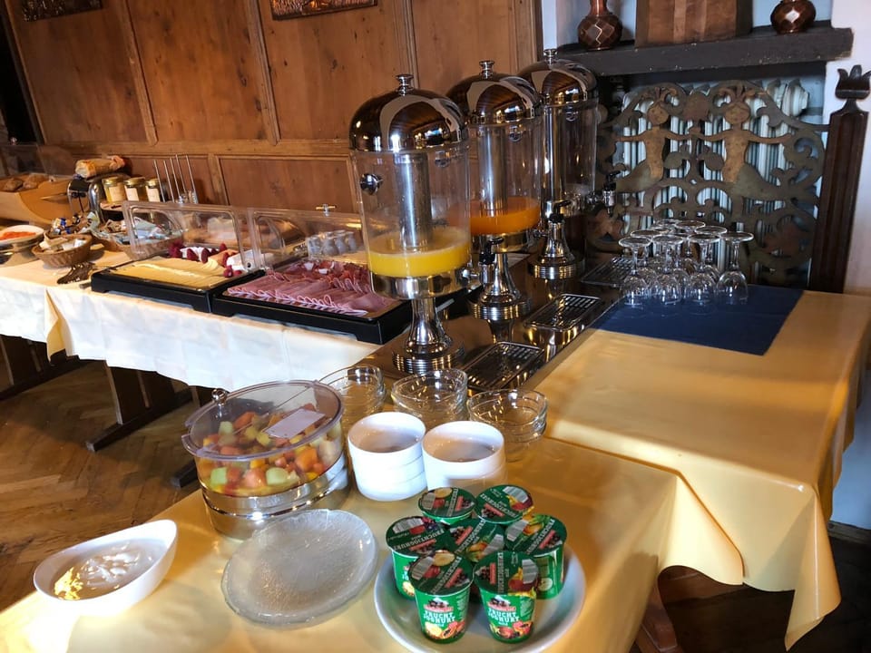 Breakfast, Buffet breakfast