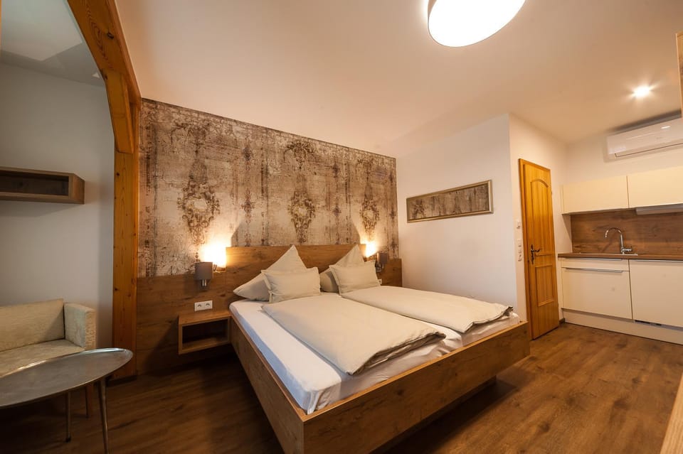 Kitchen or kitchenette, Photo of the whole room, Bedroom