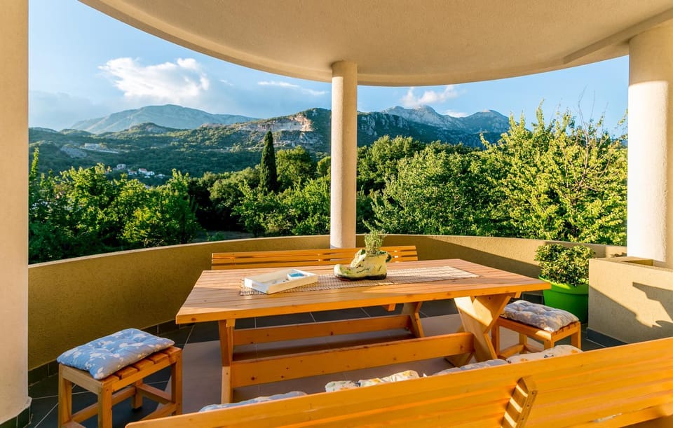 Day, Summer, Garden, Evening entertainment, Food, Mountain view, Mountain view, Drinks, Family