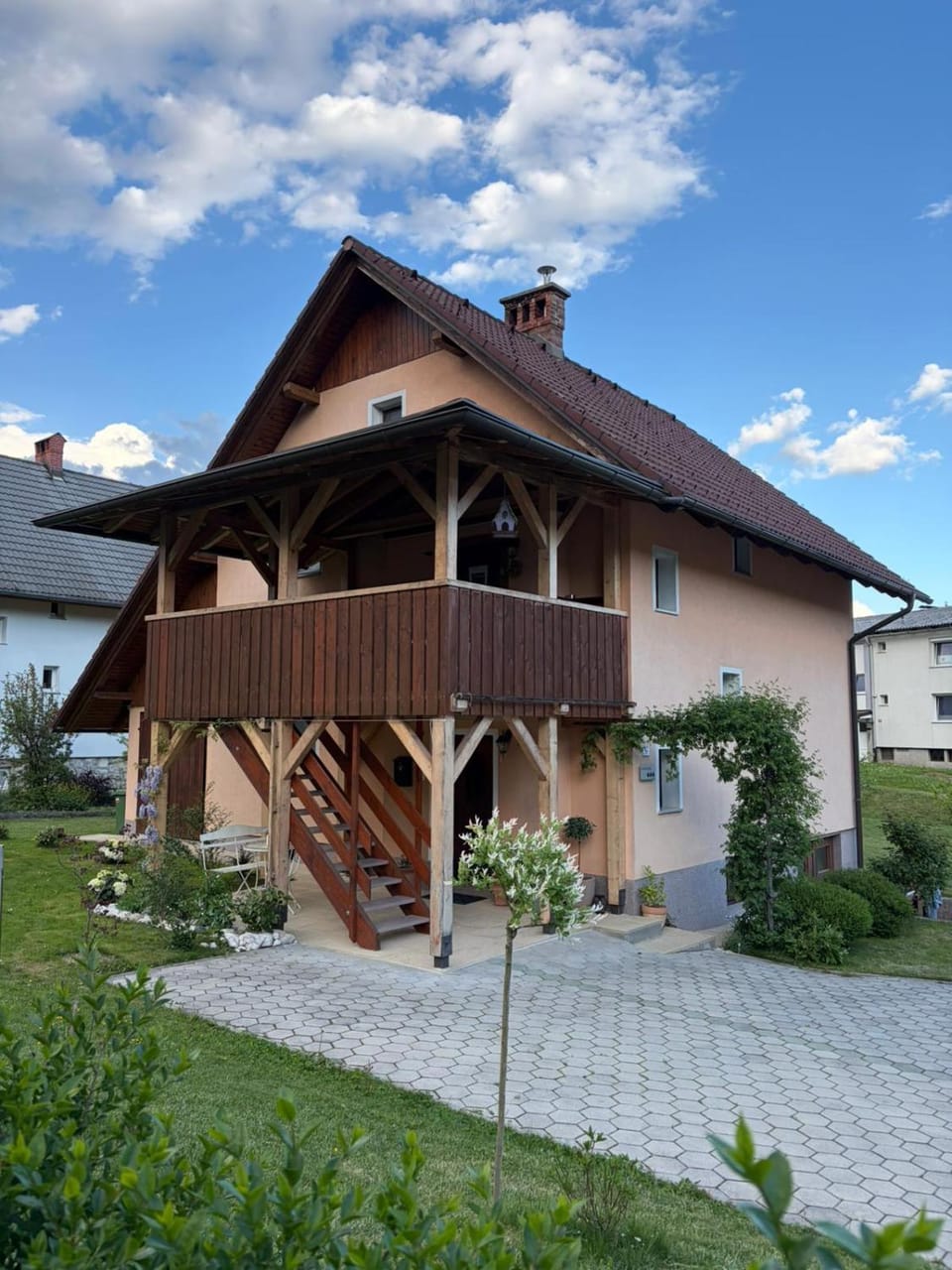Property building, Day, Garden, Garden view