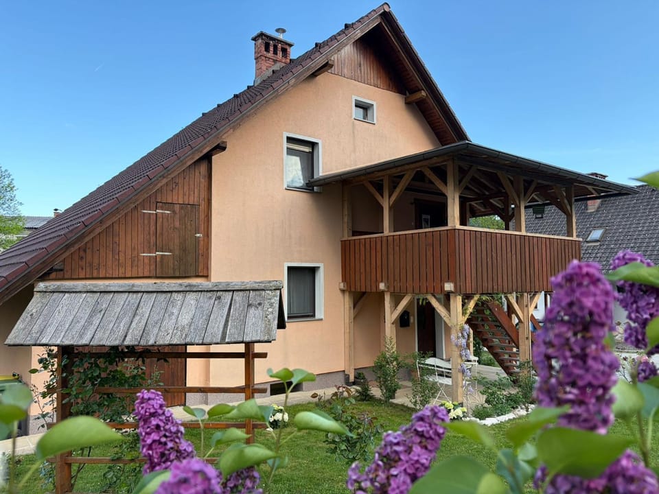 Property building, Day, Garden, Garden view