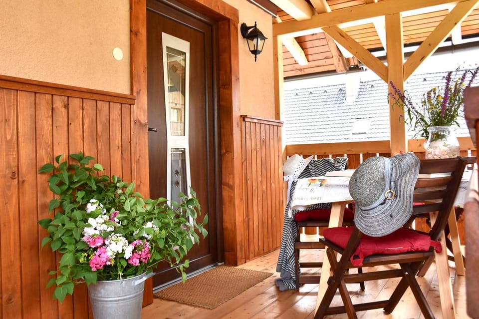 Patio, Day, Seating area