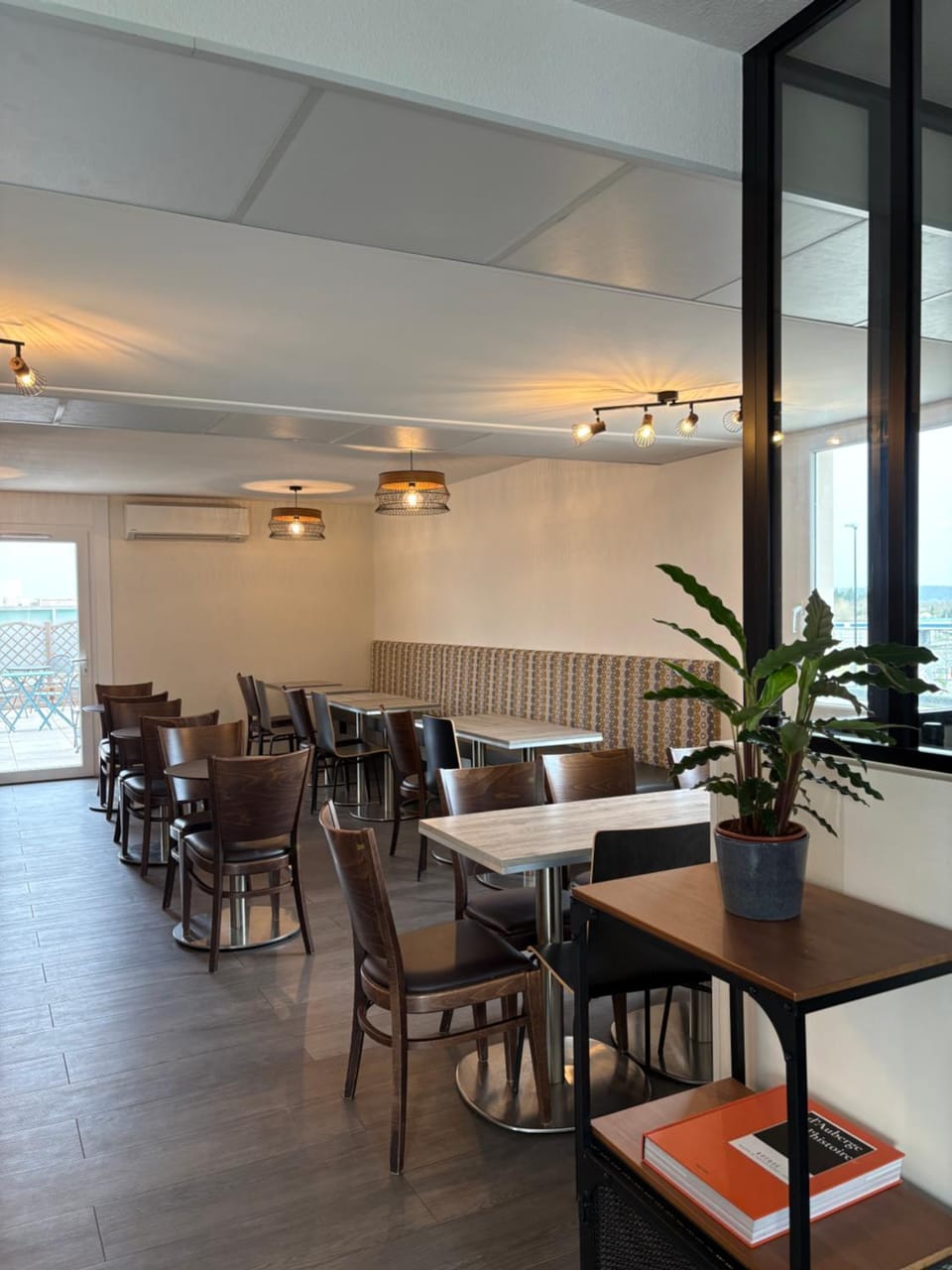 Banquet/Function facilities, Meeting/conference room, Breakfast