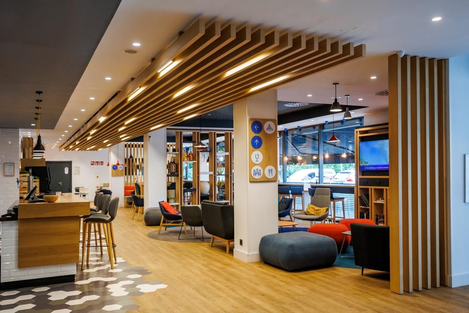 Communal lounge/ TV room