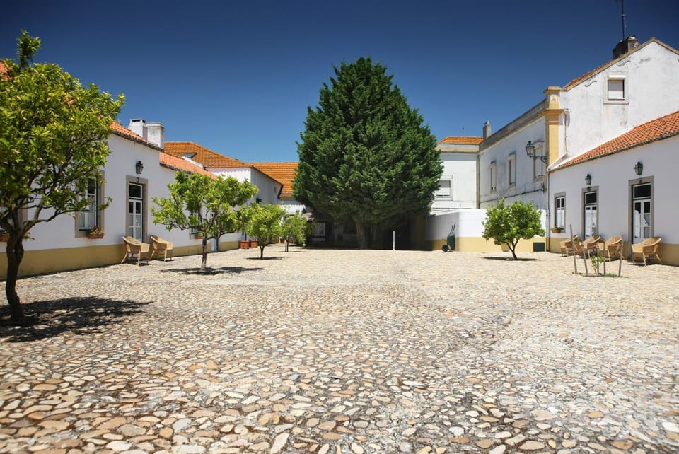 Facade/entrance, Street view, Internal: Not applicable to any particular room