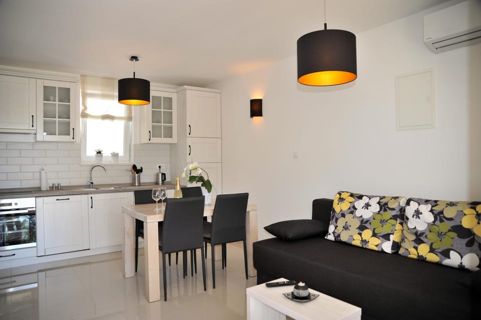 Communal lounge/ TV room, Communal kitchen