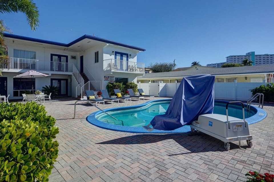 Property building, Swimming pool