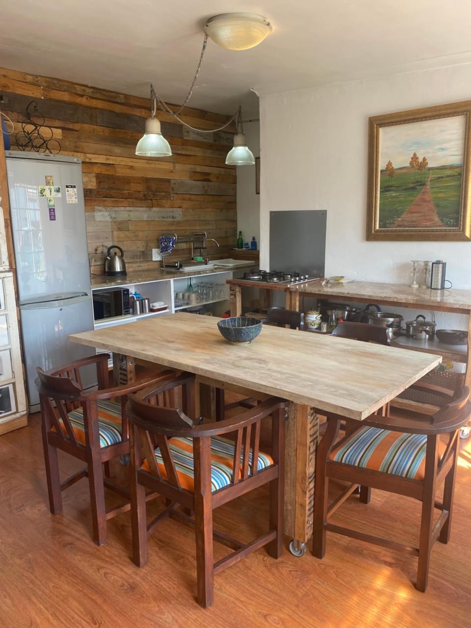 Kitchen or kitchenette, Dining area, stove