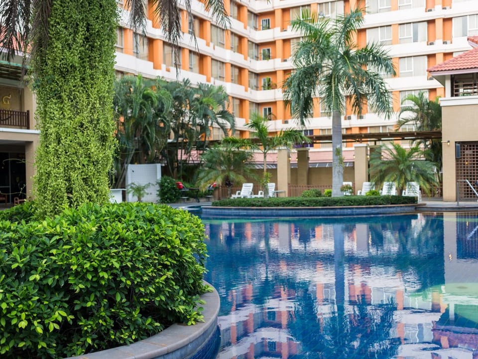 Swimming pool, Swimming pool