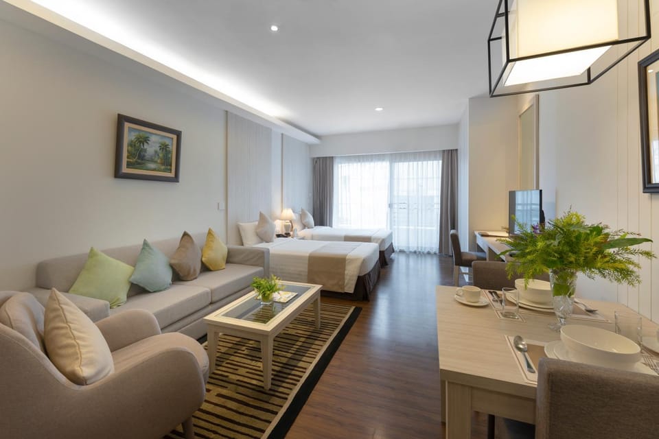 Bed, TV and multimedia, Balcony/Terrace, Living room, Photo of the whole room, Seating area, Bedroom