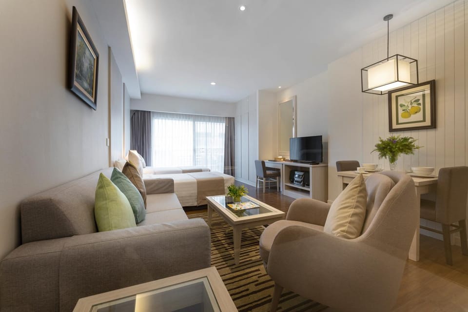 TV and multimedia, Balcony/Terrace, Living room, Seating area, Evening entertainment